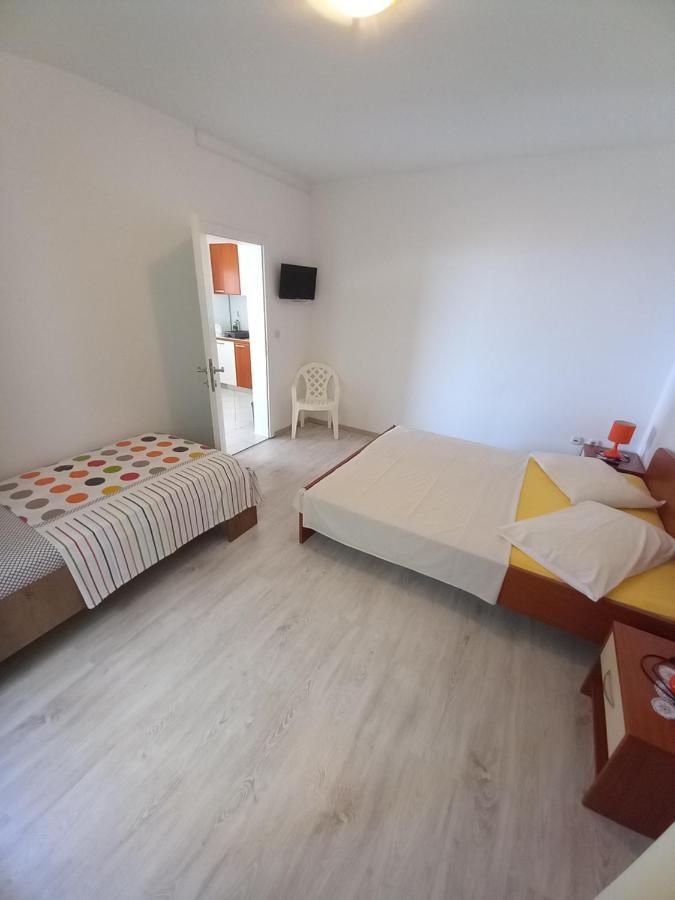 Berti Sveta Nedelja (Hvar)
