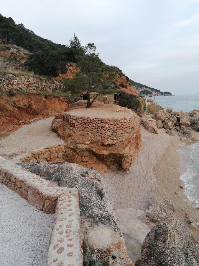 Berti * Sveta Nedelja (Hvar)