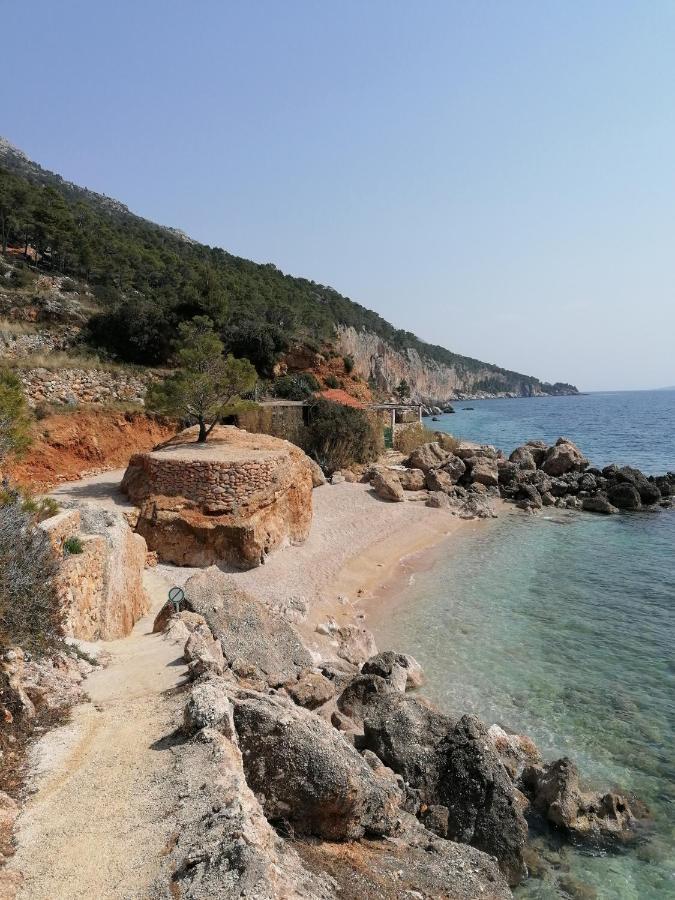 Berti Sveta Nedelja (Hvar)